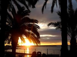 Hostal Yebisah, hotel blizu znamenitosti Santa Eulalia Bus Stop, Santa Eularia des Riu