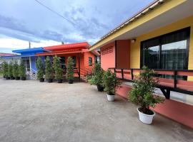 Pada Guesthouse Khaoyai โรงแรมในหมูสี