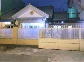 Comfy House Pudak Payung Semarang, hotel with parking in Srondolwetan