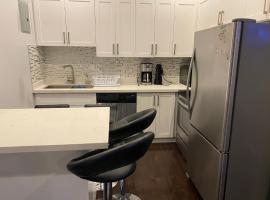 Downtown apartment 2-3 people, hotel di Bowmanville