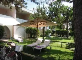 Relaxing apartment with garden and pool