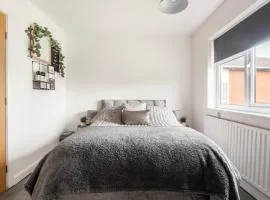 BYRON SQUARE COTTAGE