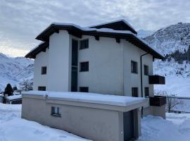 DG Russi Bella Vista, hotel em Andermatt