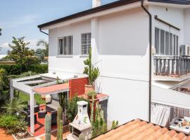 Villa Viola - 350 mt from the beach - Outdoor Jacuzzi, hotel in Terracina