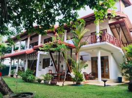 River Shadow Villa, hotel en Bentota