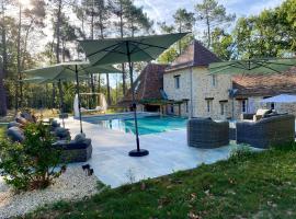 Le Chirol, hotel with pools in Lamonzie-Montastruc