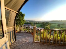 Beautiful bolt hole for 2 with breathtaking views, hotel a Kingsbridge