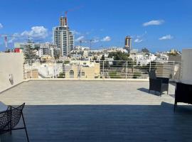 New two bedroom penthouse in Swieqi/St.Julian's、Is-Swieqiのホテル