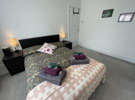Double Bedroom in Sudbury Hill Wembley - 10 mins from Wembley Stadium, hotel en Harrow on the Hill