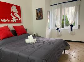 Right Bank House, hotel in Imperia