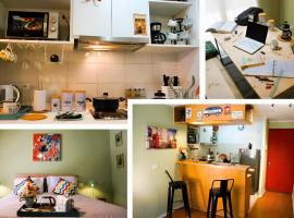 Apt Barrio Histórico 3 min Metro, Wifi, Netflik, Comodidad, self catering accommodation in Santiago