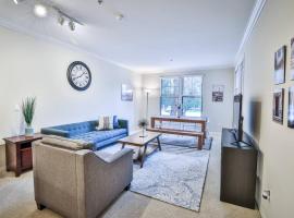 Irvine Upscale 2BR Apt near Spectrum, Great Park, UCI, ξενοδοχείο σε Irvine