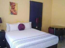 Plk Noord Guesthouse, guest house in Polokwane