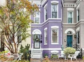1 Mi to US Capitol! Unique DC Row Gem Near H St