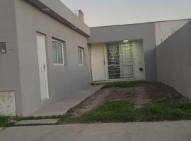 House near ezeiza international airport, hospedagem domiciliar em Ezeiza