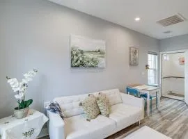 Bright Houston Retreat - 8 Mi to Downtown