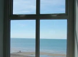 Dolphin Beach House In Tywyn