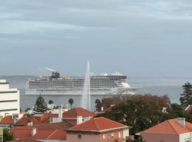 Top Sea View Lisboa - Oeiras, pet-friendly hotel in Paço de Arcos