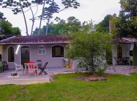 Edicula Lugar Tranquilo, holiday home in Caraguatatuba