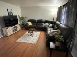 Quiet & Cozy home near Hospitals, chalupa v destinaci Cleveland