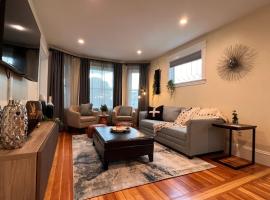 Your Boston Retreat - Great porches - 2/BR sleep 6, apartamento em Everett