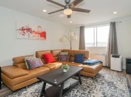 Just renovated 3 BR/2Bath/ parking+ downtown view