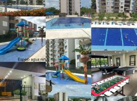 Espectacular apartamento,RICAURTE parqueadero,piscinas,aire, hótel í San Rafael