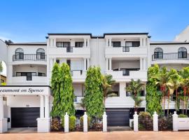 Spacious 3 Bedroom Townhouse in Cairns City，凱恩斯的公寓