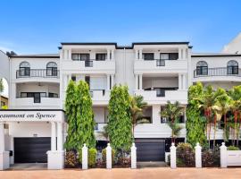 Spacious 3 Bedroom Townhouse in Cairns City, apartment in Cairns
