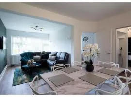 Cozy 3 BD House, Perfect for Large Group of 6