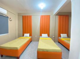 XYC Hostel, hotel in Tinajero