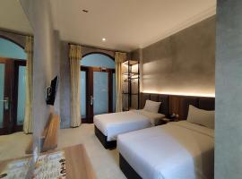 The Grand Palace Hotel Malang, hotel with parking in Malang