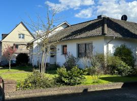 Entspannung am Niederrhein - großes helles Haus mit Kamin: Emmerich şehrinde bir otel