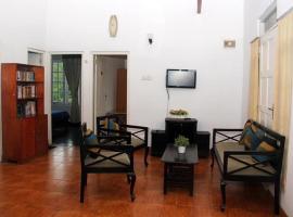 M country home, hotel with parking in Mirahawatta