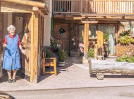 Majon de la nona, casa de hóspedes em Pozza di Fassa