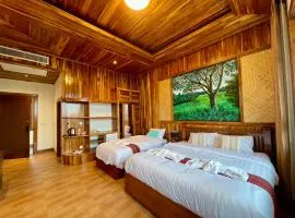 Kum-Chan House Hotel (เฮือนก่ำจันทร์)