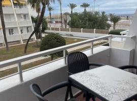 Agradable apto a pie de playa – hotel w mieście Caleta De Velez