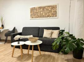 Charming Homes - Studio 20, hotel with parking in Wolfsburg
