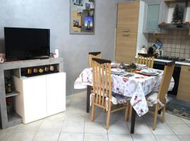 The Golden Houre House near the sea, appartement à Torvaianica