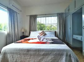 Dzīvoklis Inviting 3-Bed Apt in Whim Estate- nearScarborough pilsētā Skārboro