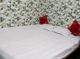 Blue Cherry Guest House, hotel med parkering i Kolkata