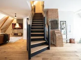 Luxury Penthouse on the Lake