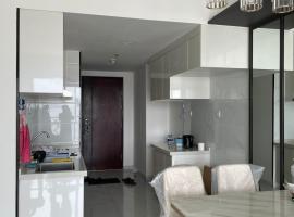 Your cozy 3 bedroom staycation vacation, apartamento en Samporo