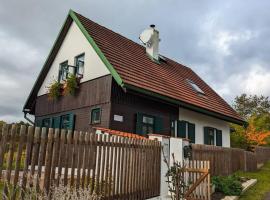 Cozy cottage Geltschberg Nr. 1, kæledyrsvenligt hotel i Liběšice