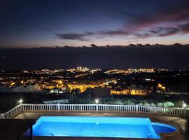 Cool 4-bedroom Villa with sea views, hotel in Tijoco de Abajo