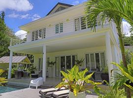 Les Jolies Eaux Villa - Chateau Elysium, rumah liburan di Beau Vallon