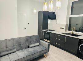 Viesnīca Newly Refurbished 1Bedroom 4 mins walk to Crystal Palace Station pilsētā Kristalpalasa