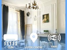 Caporizon-Sarlat l'élégance-T2 Plein centre cité médiévale, hotel in Sarlat-la-Canéda