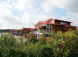 Summio Waterpark Zwartkruis, hotel in Noordbergum