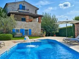 Rustic Villa Simone with outdoor pool in Porec